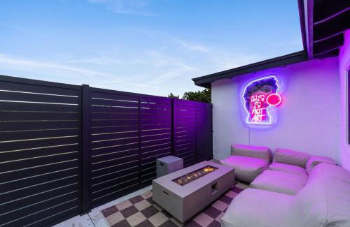 Bay Ho House | NEW 2BR, 1BA, Outdoor Fireplace, Patio Lounge, Western Vibes, Smart TVs, Ambient Lighting