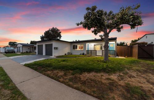 Bay Ho House | NEW 2BR, 1BA, Outdoor Fireplace, Patio Lounge, Western Vibes, Smart TVs, Ambient Lighting