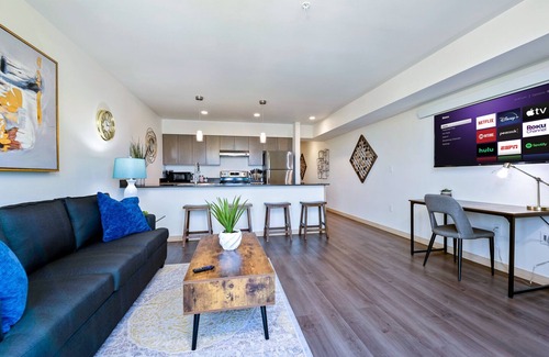North Beacon Hill Apartment | ★NEW★ 2mi→Downtown★ Balcony+Rooftop Views★ WiFi★ W/D