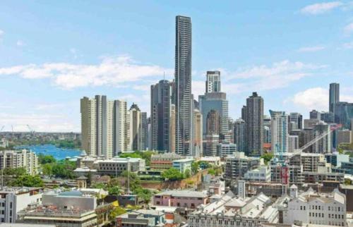 Fortitude Valley Apartment | New 3 Bed Penthouse Resort style complex