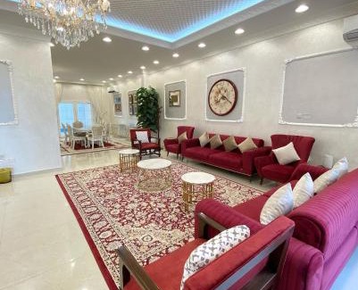 Al Khor House | New 3 bed room villa with pool,private parking