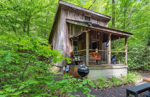 Heidelberg Cabin | NEW! 30 Acre Secluded Glamping Experience - Private Hiking & Climbing Retreat in Red River Gorge, KY