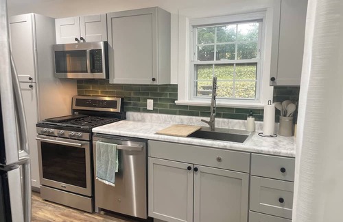 Golf Manor House | New 4bed, Fire Pit, Deck, Coffee Bar