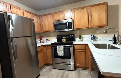 Burns Park Apartment | * NEW * 4BR Retreat | Heart of Campus w/Parking