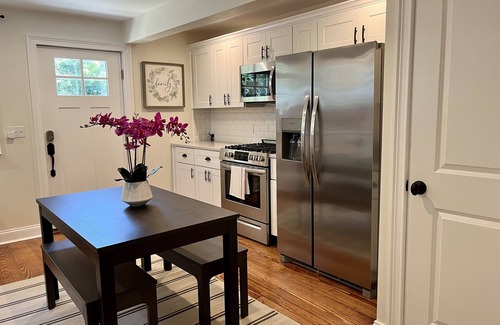 Goshen House | New 5 Bedrm/3bath + Swim Spa & Huge Outdoor Space
