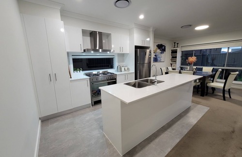 Rouse Hill House | New 5 bedroom house in Rousehill Center - Train, Shopping centre
