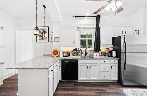 Bryn Mawr House | ✪ NEW 5 Star: King,Parking,AC,Train,Uni+Hospital ✪