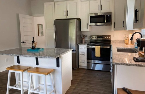 Hermosa Apartment | NEW 650sq ft Attached* in-law apt