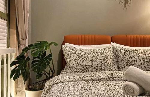 Downtown George Town House | New! 9 pax Georgetown Heritage Pre-war House 3BR