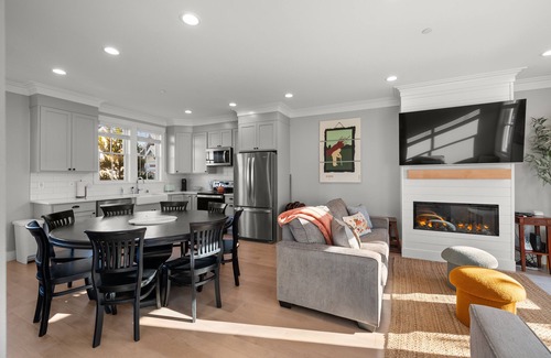 Seabrook House | *New* A Stairway to Heaven, dog-friendly, ocean view!
