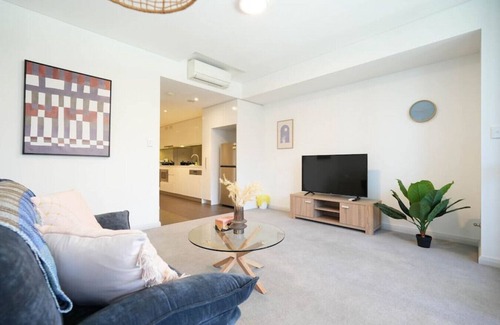 Wentworth Point Apartment | New! Adorable One Bedroom Apt in heart of WWP