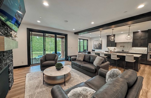 McHenry House | New and Amazing: Golf Home with Private Indoor Pool!