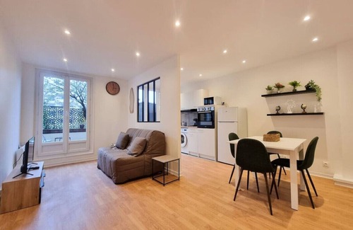 Montigny-le-Bretonneux Apartment | New apartment in the heart of the city