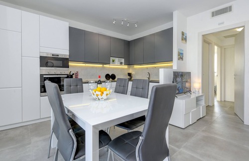 Montioni Apartment | New apartment in residence with swimming pool 10 minutes from Gardaland Lazise
