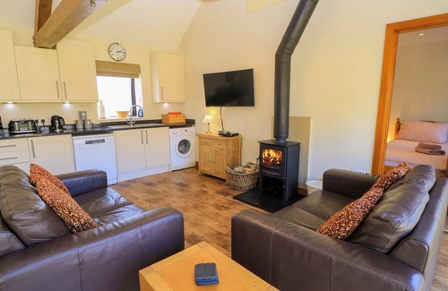 Blandford Forum Cottage | NEW BARN, pet friendly, with open fire in Winterborne Stickland