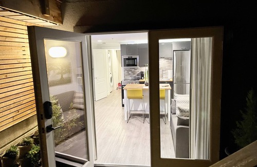 West Side House | New Basement Private Suite - Fully Furnished, 1 BEDROOM & Futon