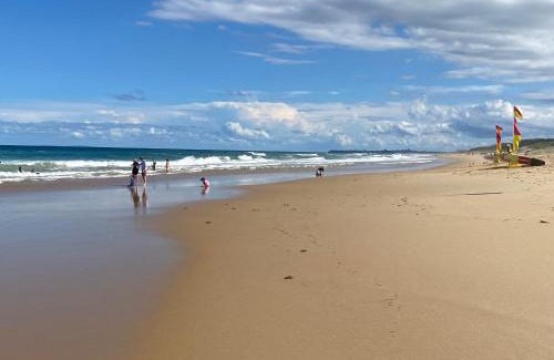 Buddina Apartment | NEW BEACH Luxury 3B 2B unit - Ocean Views - 250m 2 BUDDINA BEACH!