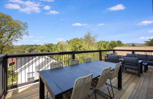 Kenilworth House | New Beautiful Home with Mtn Views, 2 Decks, Walk to Biltmore Village