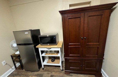 Glen Iris Apartment | New Bedroom with share bathroom