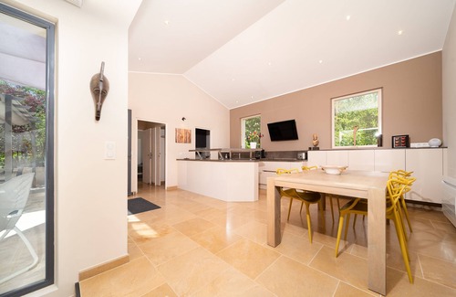 Simiane-la-Rotonde Villa | New, bright house with heated private pool in the heart of Provence