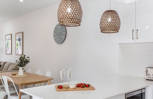 Fingal Bay House | New Bright Modern Family Villa, near Beach Dogs also welcome. Free Wifi+Netflix