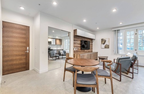 Downtown Vancouver Apartment | NEW BUILDING -Pet Friendly 2 BR @ 1170 Barclay