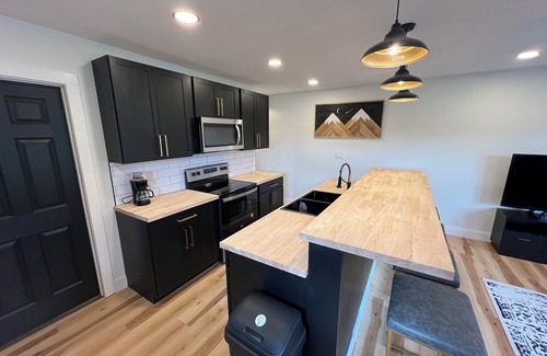 Teays Apartment | New buildout in the heart of Teays Valley & Hurricane. Private and convenient.