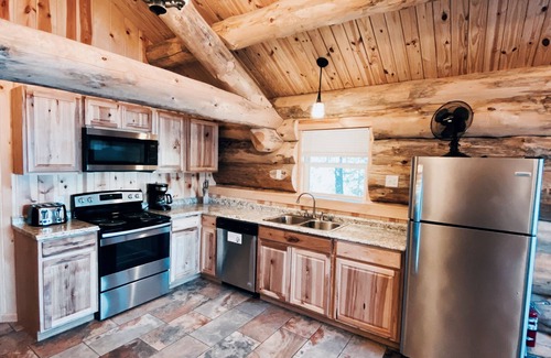 Marcell Cabin | NEW CABIN W/LAKE VIEW! 2PersonJacuzzi.GasFireplace.Beach.Patio.Wifi.Kayaks.Canoe
