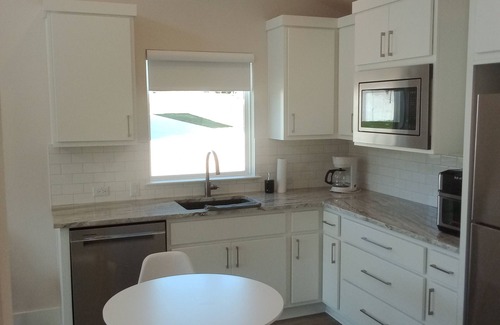 Leander House | NEW Casita, Located in upscale neighborhood on large lot. Private, safe, luxury.