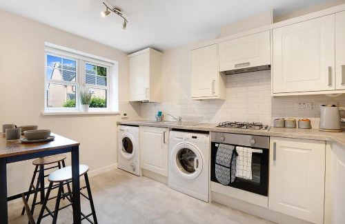 Thornaby On Tees House | New! Charming 2-bed Home in Nevis Walk, Sleeps 4!