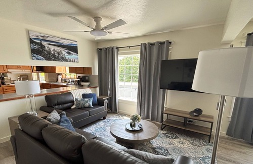 Hope Cottage | New! Charming Blue Haven Cottage with Amazing Lake Pend Oreille Views!