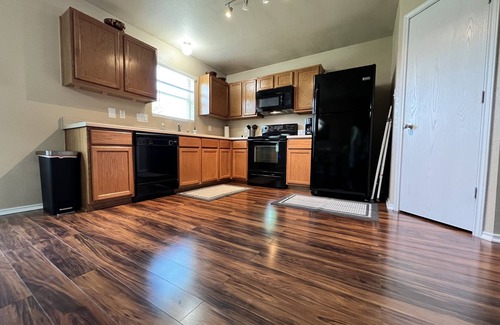 Temple House | *NEW* Cheerful 4 Bedroom Home-Pet Friendly