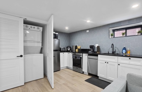 Newbold Apartment | New Chic Modern-Boho Apartment in Center City !
