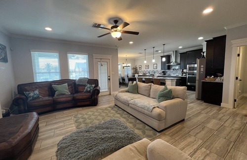 Corpus Christi House | NEW Coastal Bliss, Sleeps 11, Pet friendly, HEATED pool, GREEN light fishing!