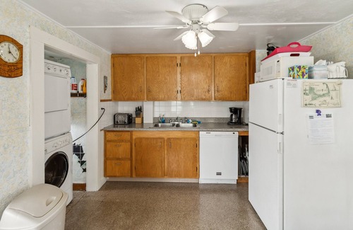Wareham Center Cottage | NEW! Coastal Cottage Retreat Steps from the Beach