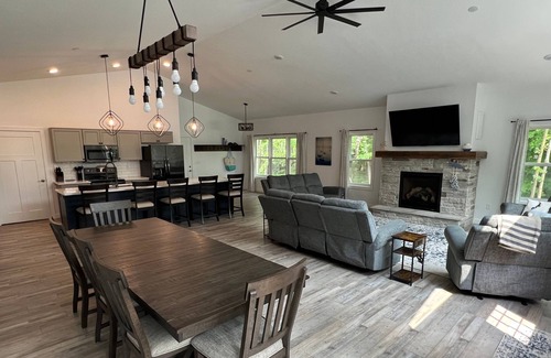 Mora Cabin | New Construction Lake House w/Private Beach on Knife Lake w/Pontoon Rental