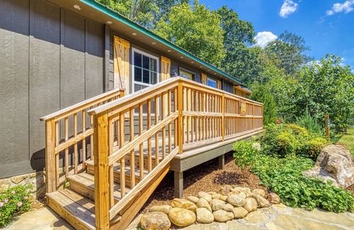 Gatlinburg - Pigeon Forge Cottage | New Cottage in Gatlinburg! Sleep Creek Cottage