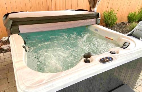 Citrus Heights House | NEW cozy beautiful house with pool and hot tub