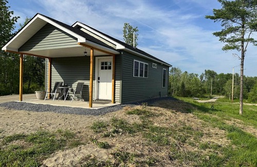 Oakland Cabin | NEW Cozy Cabin located in Oakland tucked away in a peaceful wooded scene.