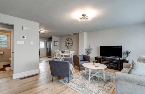 Witmer House | New cozy home near Outlets & Amish Country