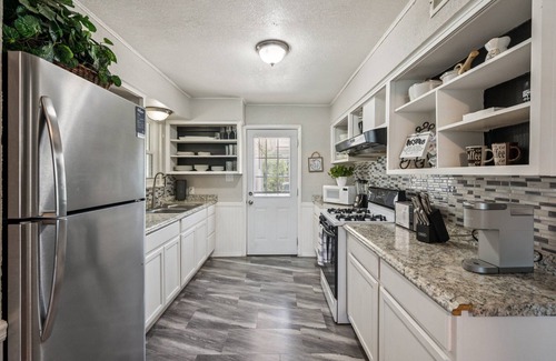 Temple House | NEW! Cozy Temple Home | Fenced Yard & Wi-Fi
