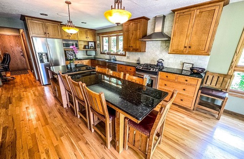 Colonial Pine Hills House | New! Creekside Estate in Magic Canyon