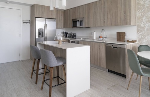 Northeast Miami Condo | New Design District Apt with parking, pool and gym