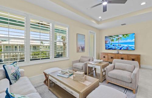 Hills T P House | new everything - walk to everything