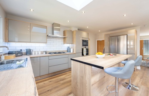 Seisdon House | *New Exclusive* Luxury spacious 6-bed, sleeps 14- Solihull,JLR, NEC, Birmingham