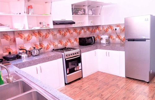 Nugegoda Condo | New Fully Furnished 3 BR AC Condo with Hot tubs with Power Backup in Colombo