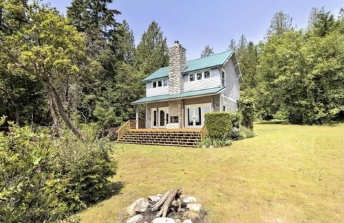 Grapeview House | New! Family Beach House! TV & Fireplace!