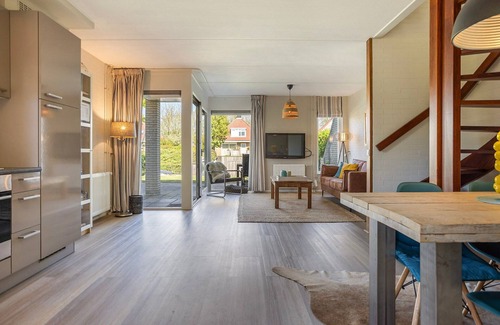 Hemelum House | NEW/Family friendly holiday home with jetty & hottub. Quiet surroundings.