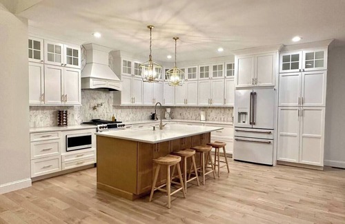 Montgomery House | New Farmhouse-Hot Tub, King Beds, Game Room & View