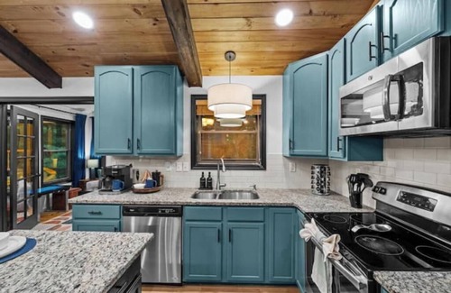 Lake Harmony Estates House | New! Game room/lake/Hot tub/Firepit/7bedroom/pets